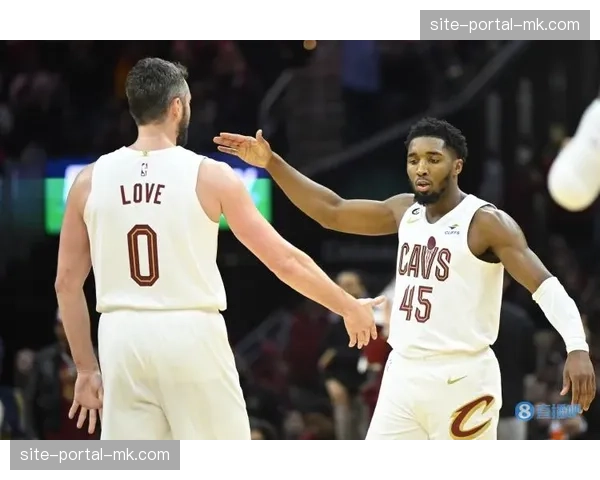 转会传闻：骑士队后卫多诺万·米切尔休赛期去留成疑